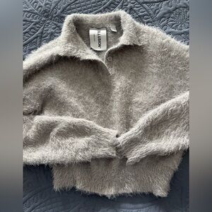 Women's Gray Fuzzy sweater